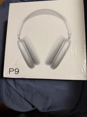 P9 Over-Ear Headphones in Silver- Wireless Comfort